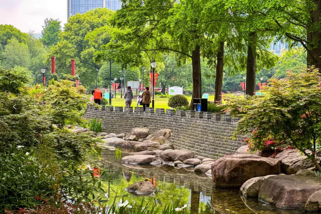 上海市中心又一公园拆除围墙！24小时开放！内藏明城墙和宝藏机位！怎么还有个“灶披间”？