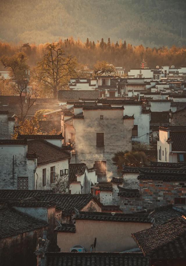 别再只去宏村了！这座水墨小城，藏着大半个徽州的秋，美得更诗意