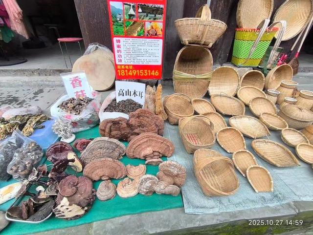 游览汉中市的青木川古镇