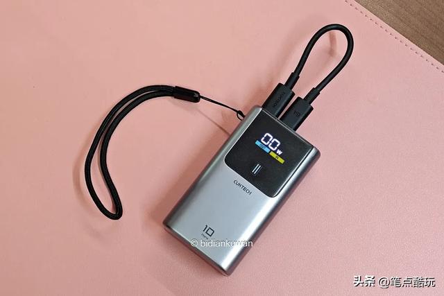 完蛋了，我被充电宝包围了！酷态科10号超级电能棒Mini对比实测
