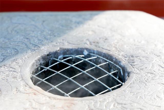 西安:市民游客打卡“草堂烟雾”