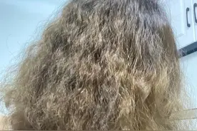 烫发后头发特别毛躁是什么原因？一篇文章讲清楚，看完就懂！图片