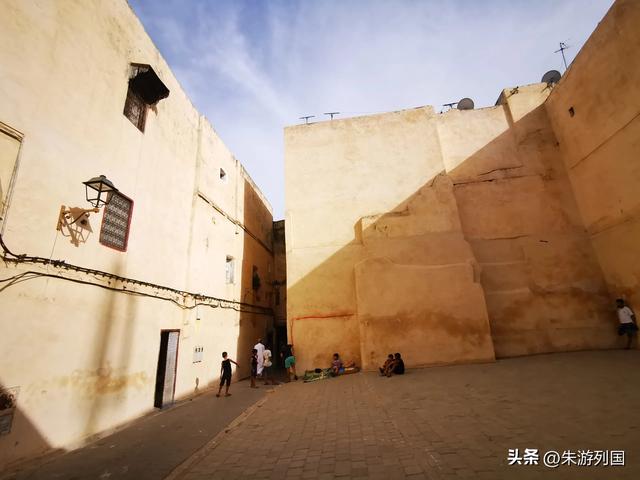 从马拉喀什到菲斯，一场色彩与信仰的穿越之旅