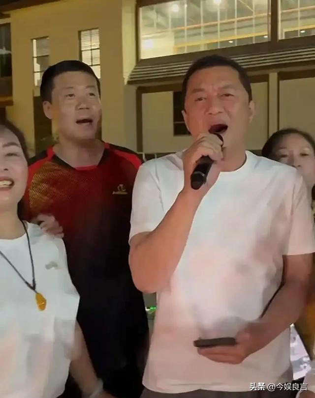 李亚鹏官宣离婚不到24小时，令人恶心的一幕发生了，汪峰也遭殃