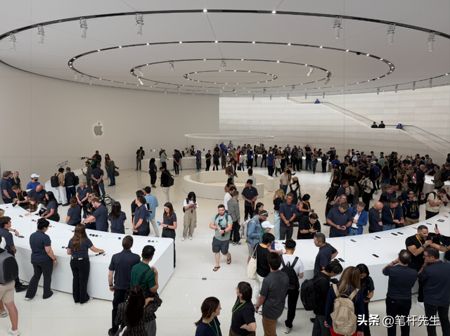 iPhone17虽然卖爆，苹果却陷流量焦虑，单靠手机难掩增长乏力