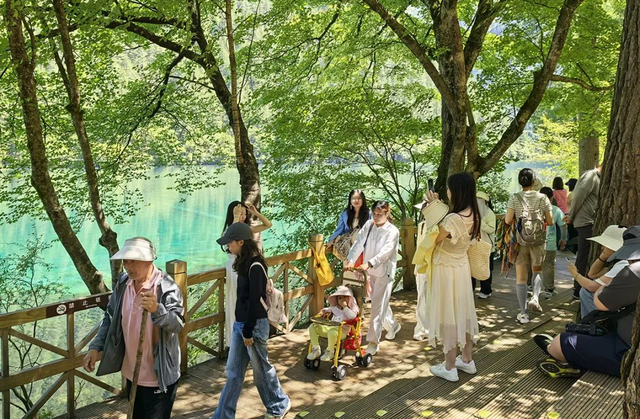 热浪席卷！阿坝州避暑旅游市场超火爆