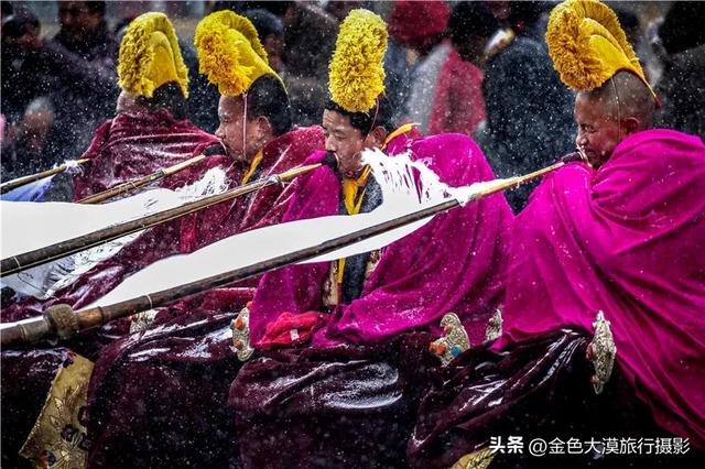 正月甘南,才是真正的信仰天堂,带你走进藏区的盛大节日--晒大佛