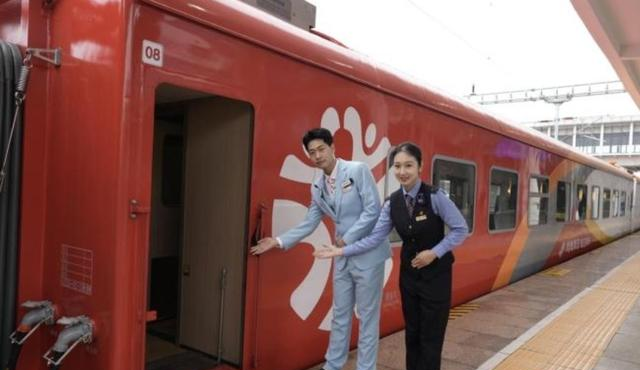 武汉首发移动酒店专列：退休族出游太舒心，一站式看遍大好河山