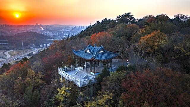 江苏深秋封神路线！红叶燃山野，银杏铺禅径，13城秋韵一次锁死