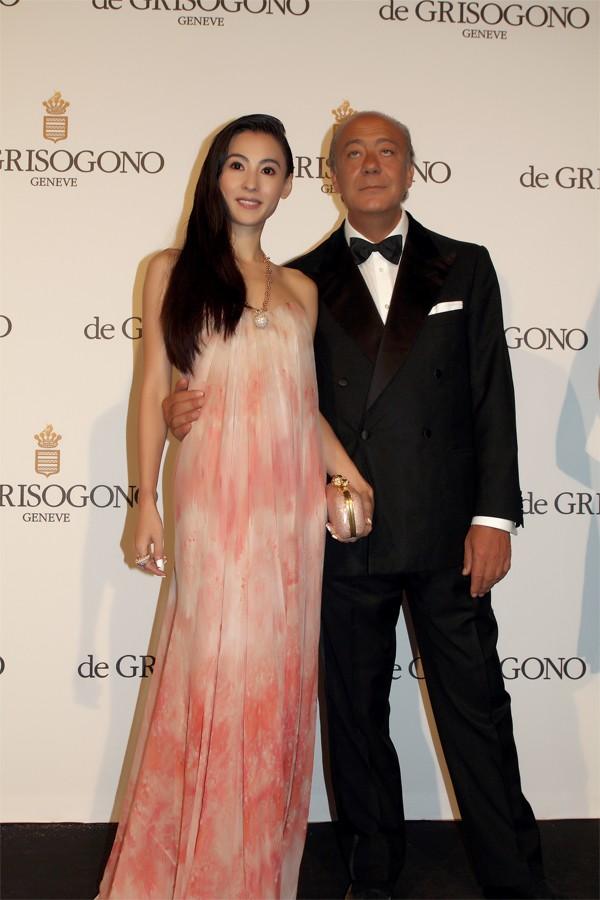 陪玩陪睡只是冰山一角	，认干爹，舔手指，拜高踩低，实在荒唐！