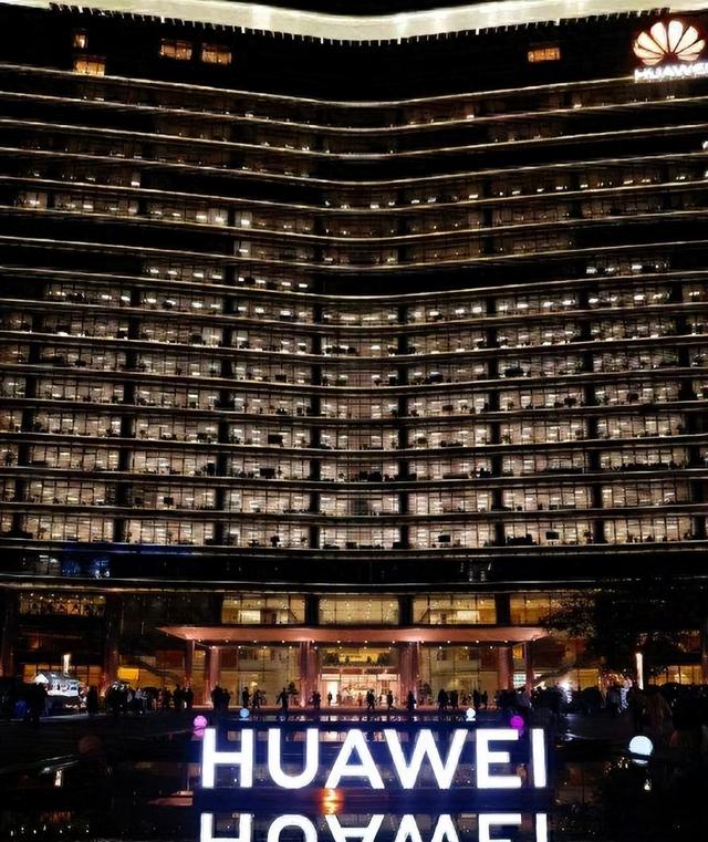 年薪600万华为高管，美国公民身份被扒，带13人窃密 下场大快人心