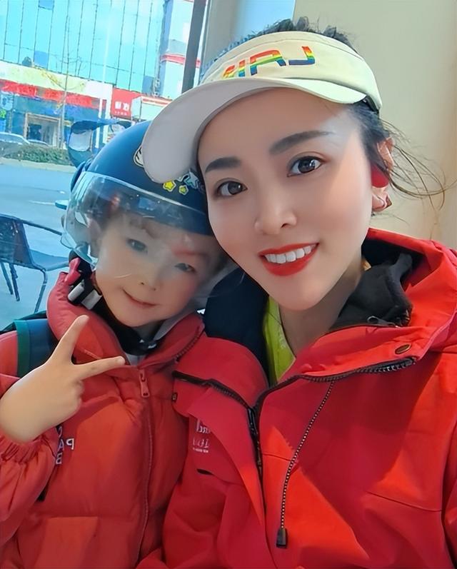 贵州跑圈“女神	”李绍艳去世，年仅30岁	，多次在马路上逆行摆拍