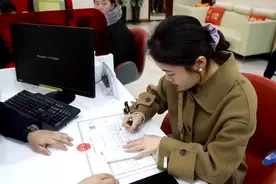 高新区（新市区）推进政银合作 37家银行网点帮办代办政务服务图片