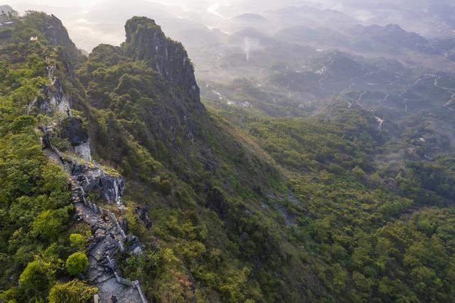 贵州兴义：云端探景 捕捉云海日出