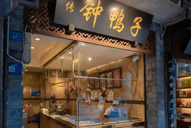 黄了！彩了！1h刹拢成都最近赏秋地，徒步拿奖牌、邂逅古寺银杏！老街美食好吃惨！