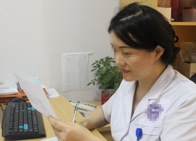 20岁女学生反复腹痛腹泻，多次肠镜和腹部CT都正常