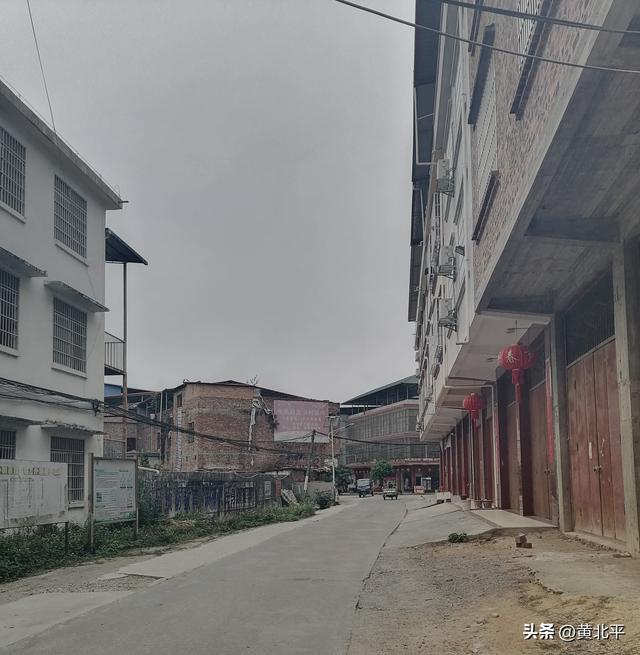 广西南宁市上林县撤销的万嘉乡，城建比镇还大为何并入巷贤了呢？