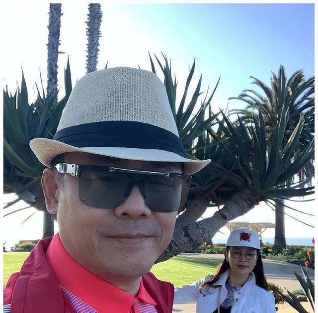 58岁周立波，头发稀疏身体暴瘦，美国生活的他走到这一步后悔吗？