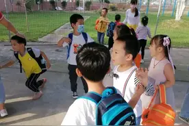 幼儿园老师直言:第一天上幼儿园不哭的孩子，多半出自这3种家庭图片