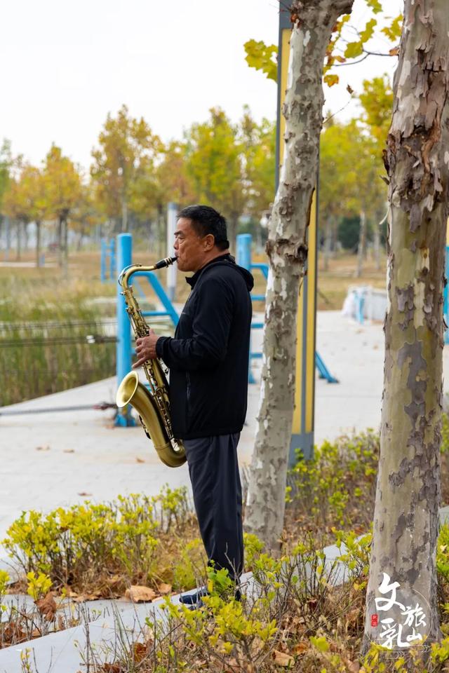 这条「五彩斑斓」的赏秋路线，把秋天都打包给你了！