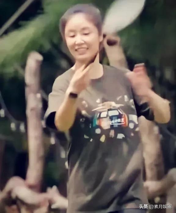 林心如老到认不出了！穿宽松T恤像大婶	，素颜出镜成了路人大妈