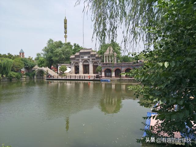 一边走一边游走呀走游呀游从东北去南方暧和着去。