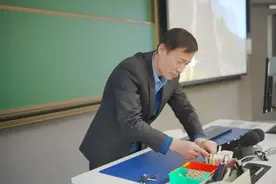 清华大学的粉笔盒，很特别！图片