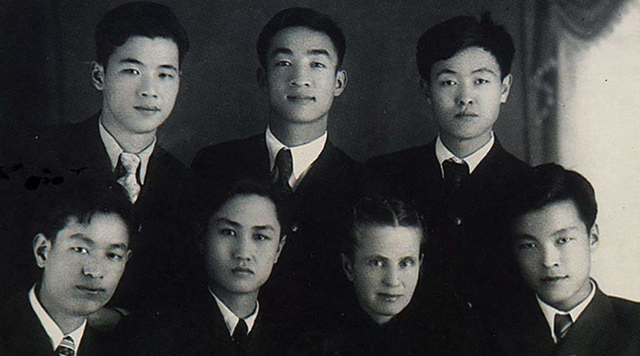 原国务院总理李鹏坦言：外界传闻我是周恩来养子的说法，并不确切