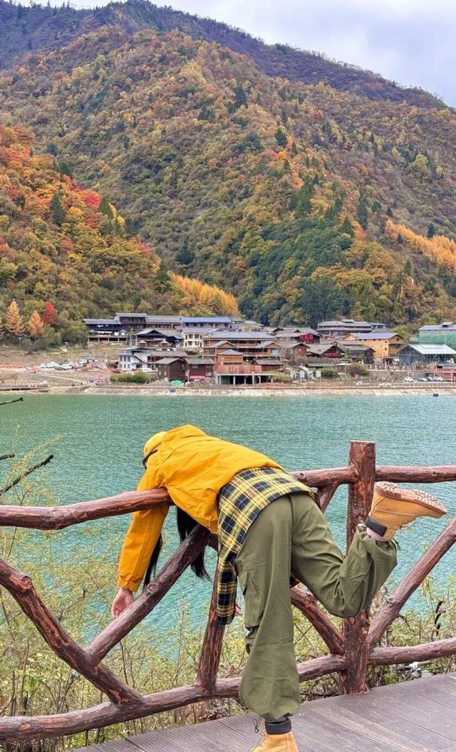 正式通车！全线免费！新挖赏秋天花板小城，绝美彩林不输九寨！地道美食50元吃爽！