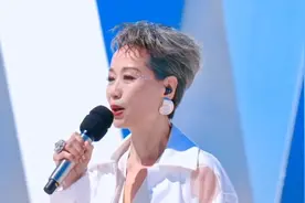 62岁叶童上女团综艺唱《渡情》，赵雅芝发文：在我心里你永远是 NO.1图片
