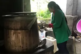 我，在深圳打工被嫌弃，为了赚钱摆地摊卖米酒，今年1年赚了30万图片