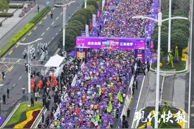 南京半马激情开跑，25000名跑者一起“奔向春天”图片