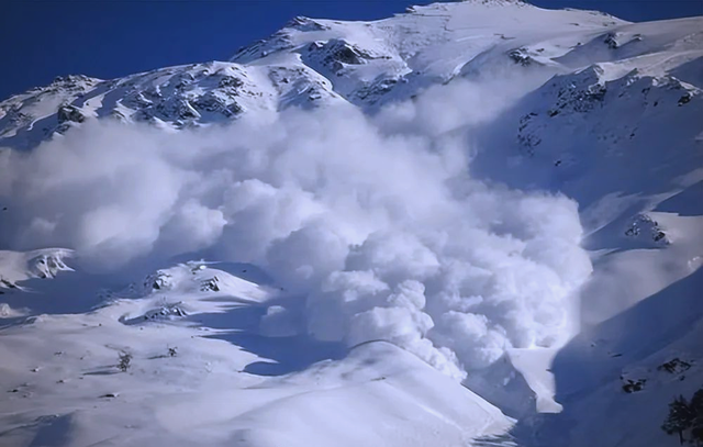 一周两起登山险！卓玛康峰加潘巴里山，安全体系失灵？