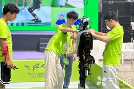 创下四个“首次”！我国首个大尺寸人形机器人创新赛事苏州开赛图片
