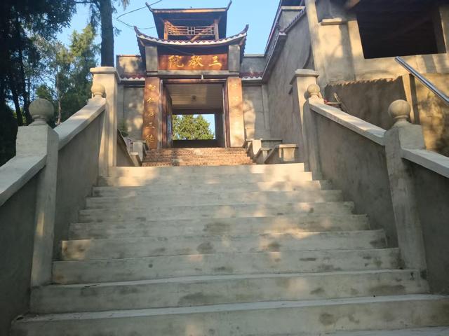 灵秀双灵山
