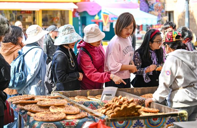 新疆旅游从 “观光时代” 迈向 “体验时代” 自驾、文博、美食与品质住宿引领消费升级