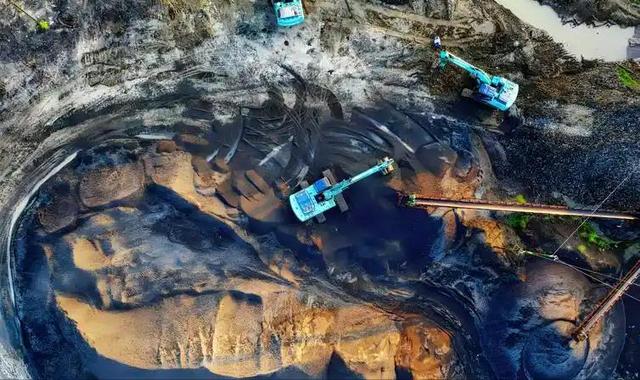 美签订贸易大单	，冤大头终于出现，特朗普叫嚣：矿产多到用不完