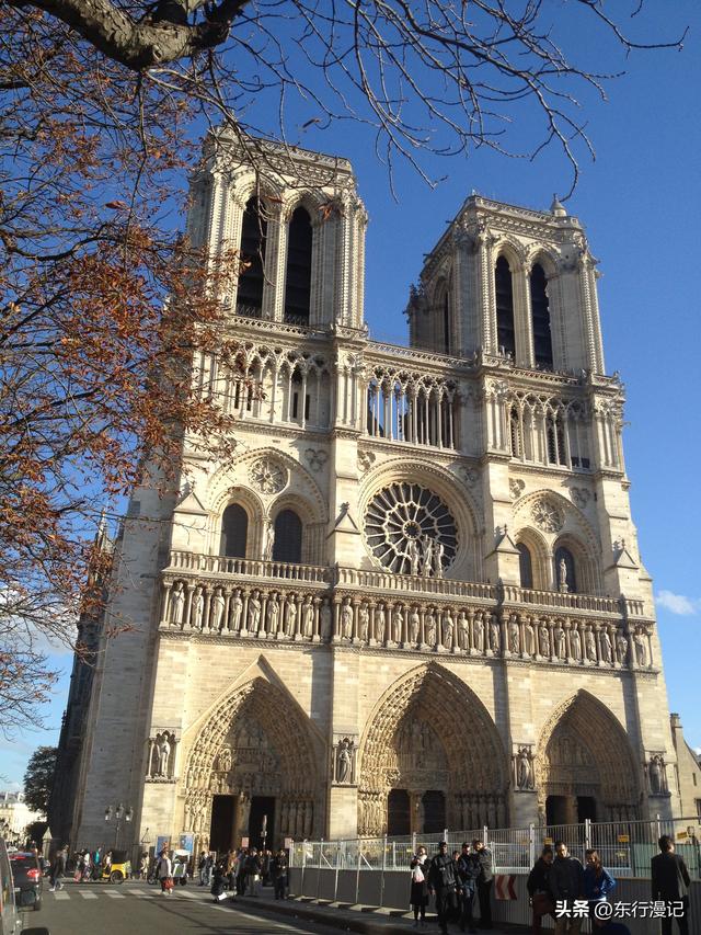 巴黎人气冠军竟不是卢浮宫和铁塔！而是这个“浴火重生”的景点