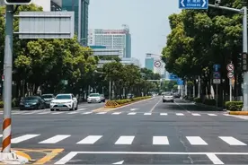 开车右转需不需要等红灯？记住这几种情况就不怕扣分罚款了图片