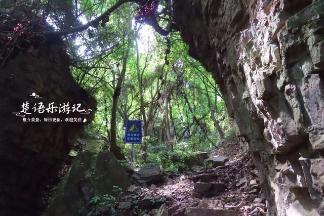 浙江宁波的绝秘幽谷，山石险峻景色绝美，是徒步与观景的绝佳之地