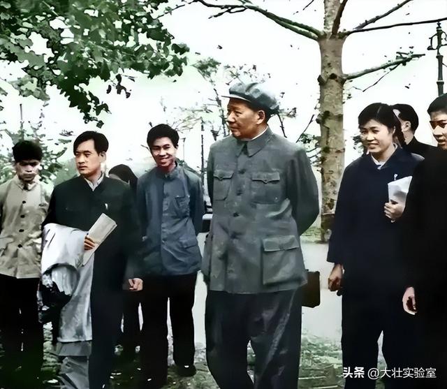 毛主席的机要秘书谢静宜有多美？长相甜美可爱，当过北京市委书记