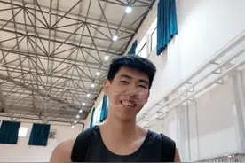 探营广东夏训！张皓嘉强壮，彰中非跟队，全员专注训练，5人采访图片