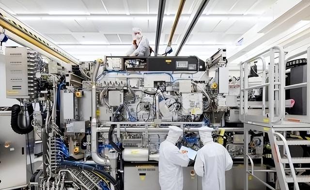 压力山大！过度封锁不可取，美媒：EUV光刻机变得不那么重要了