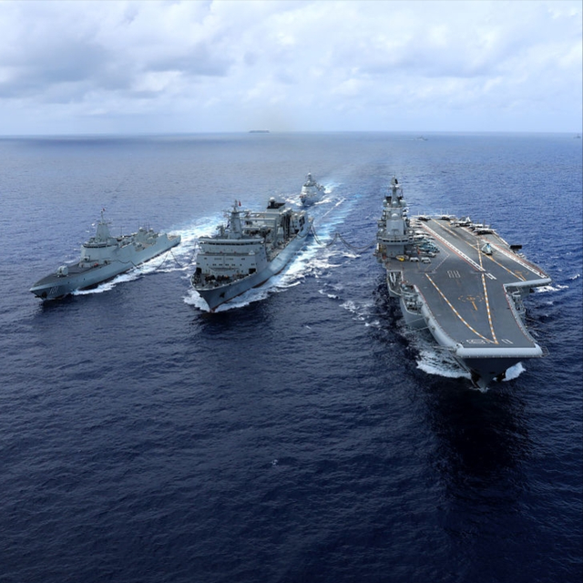 东亚局势紧张，俄军舰突然开进千岛群岛，也想对日本动手？