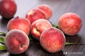 夏季的桃子最养人，但桃子有“5不吃”，千万别犯错图片