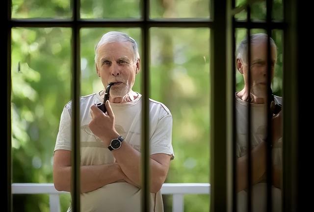 外籍重犯月内接连上演“胜利大逃亡”，公众安全沦为政治牺牲品？