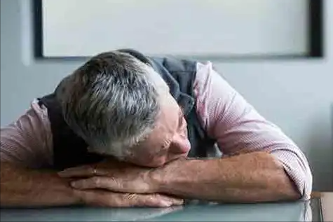 晚上十点睡觉错了？医生苦劝：过了65岁，睡觉要尽量做到这4点