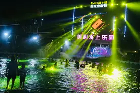 重庆水上乐园景区进入接待旺季 文旅消费活力满满图片