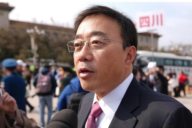 轮到美国被“垄断”了！“芯片之父”弃美回国，研发成果堪比核武