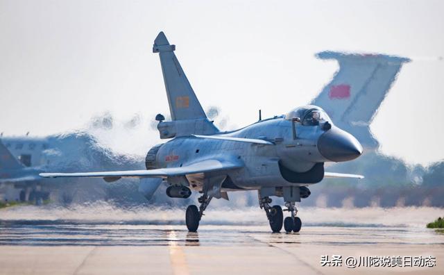 解放军战机抵近桃园外海，俯瞰台北101大楼，战术上处于空袭位置